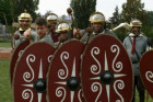 Köngen -  Die Römergruppe Numerus Brittonum präsentierte sich am  21. Oktober mit ihren vielfältigen Tätigkeiten und umfangreichen Demonstrationen bei einem Aktionstag im Museum.